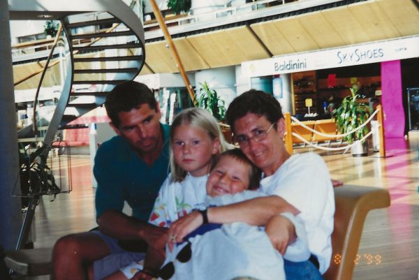 Sweden,1999,Nancy Schneider, Tom,Nadia,Alexis Kershaw Sweden,1999,Nancy Schneider, Tom,Nadia,Alexis Kershaw